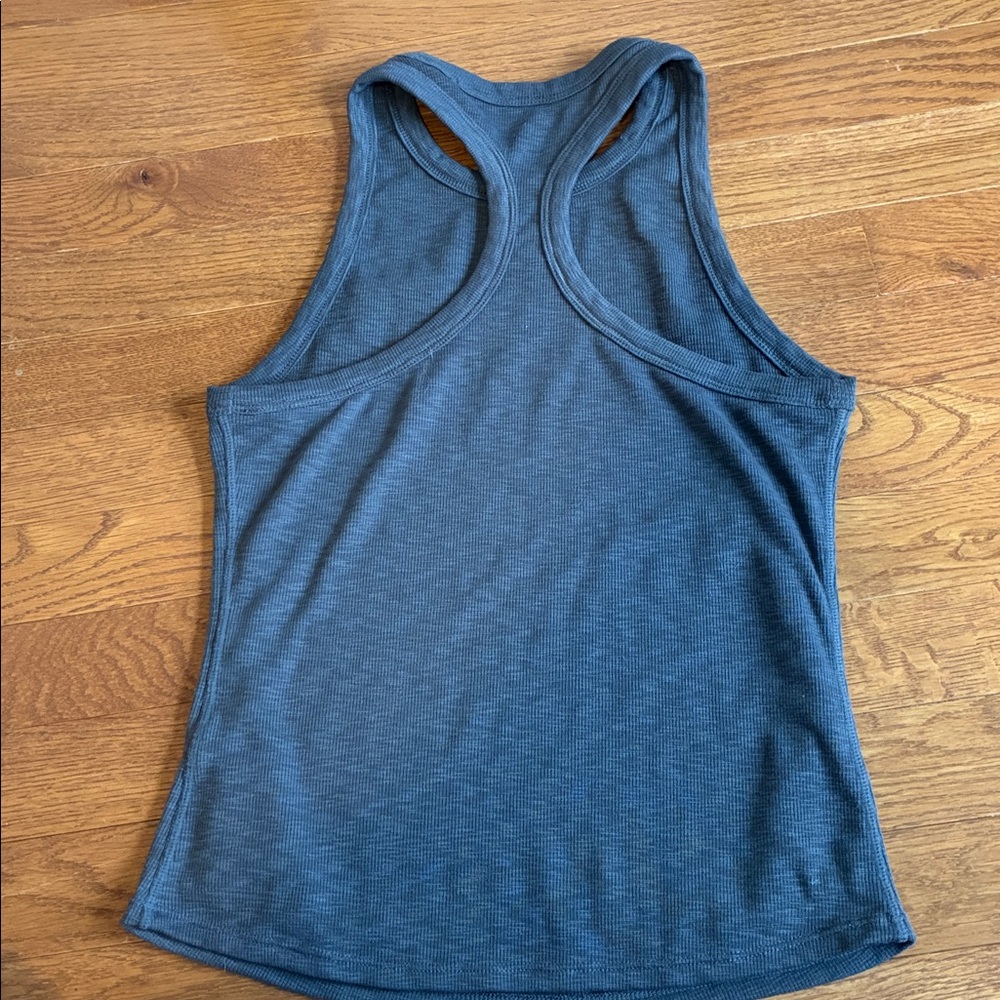 Vuori sunrise high neck tank in heathered gray - Medium - Picture 4 of 4